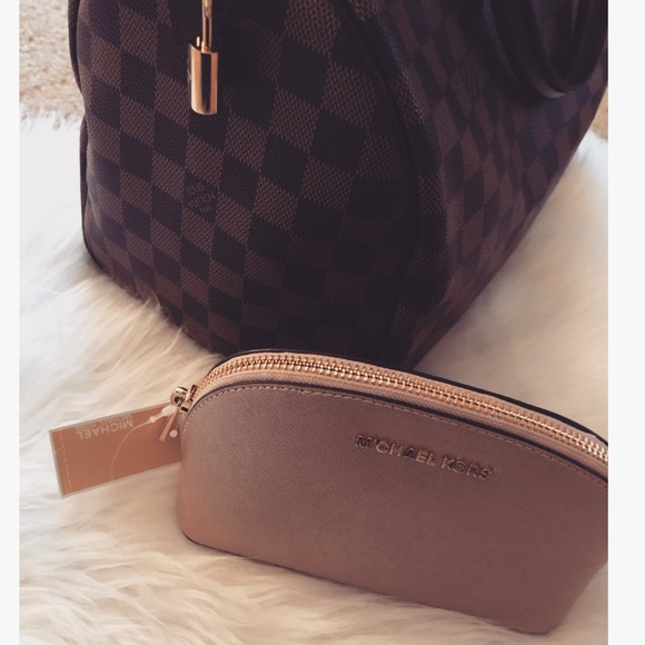 ✨SOLD✨[michael kors] pouch - Picture 7 of 8